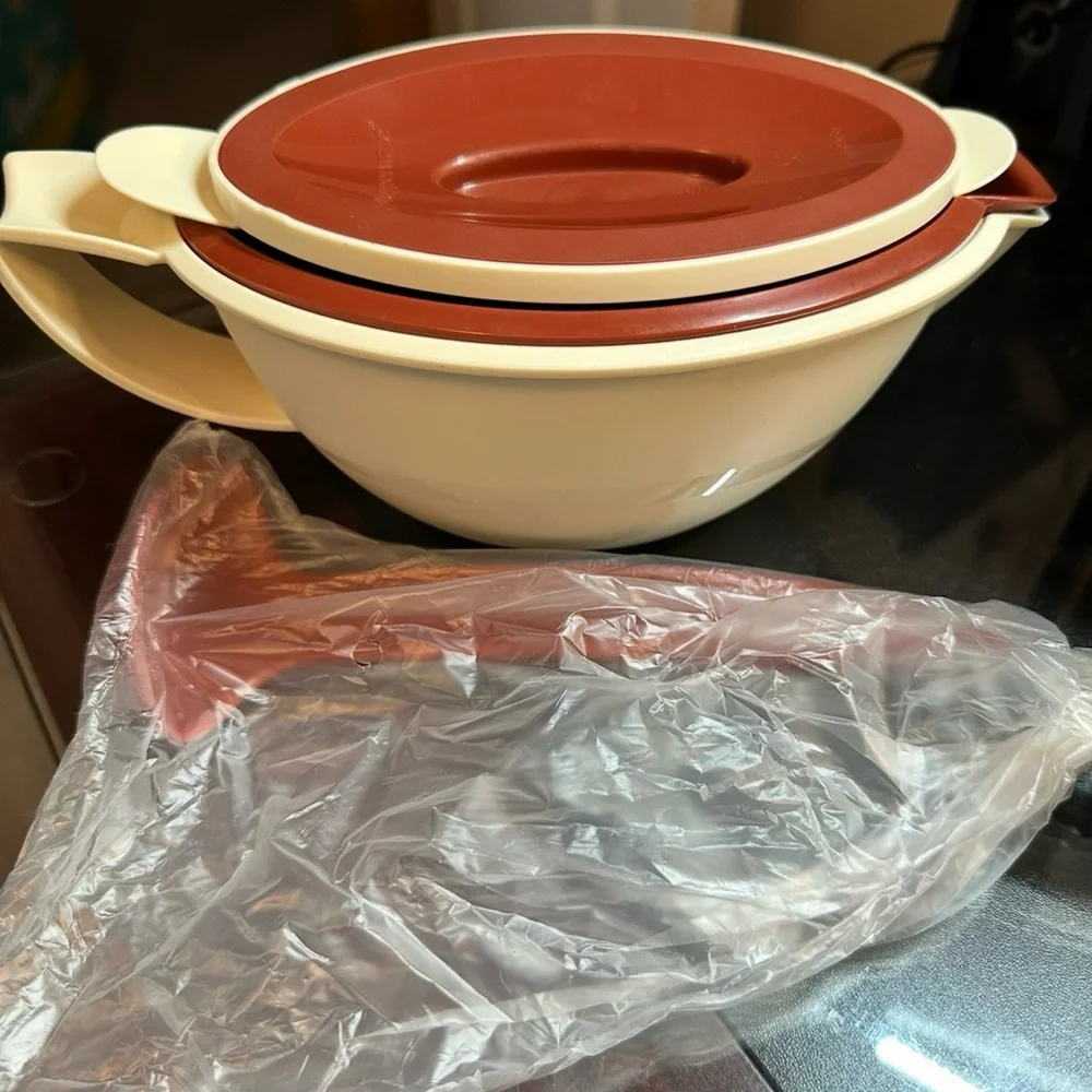 Tupperware Cream and brown-ish gravy boat VINTAGE
